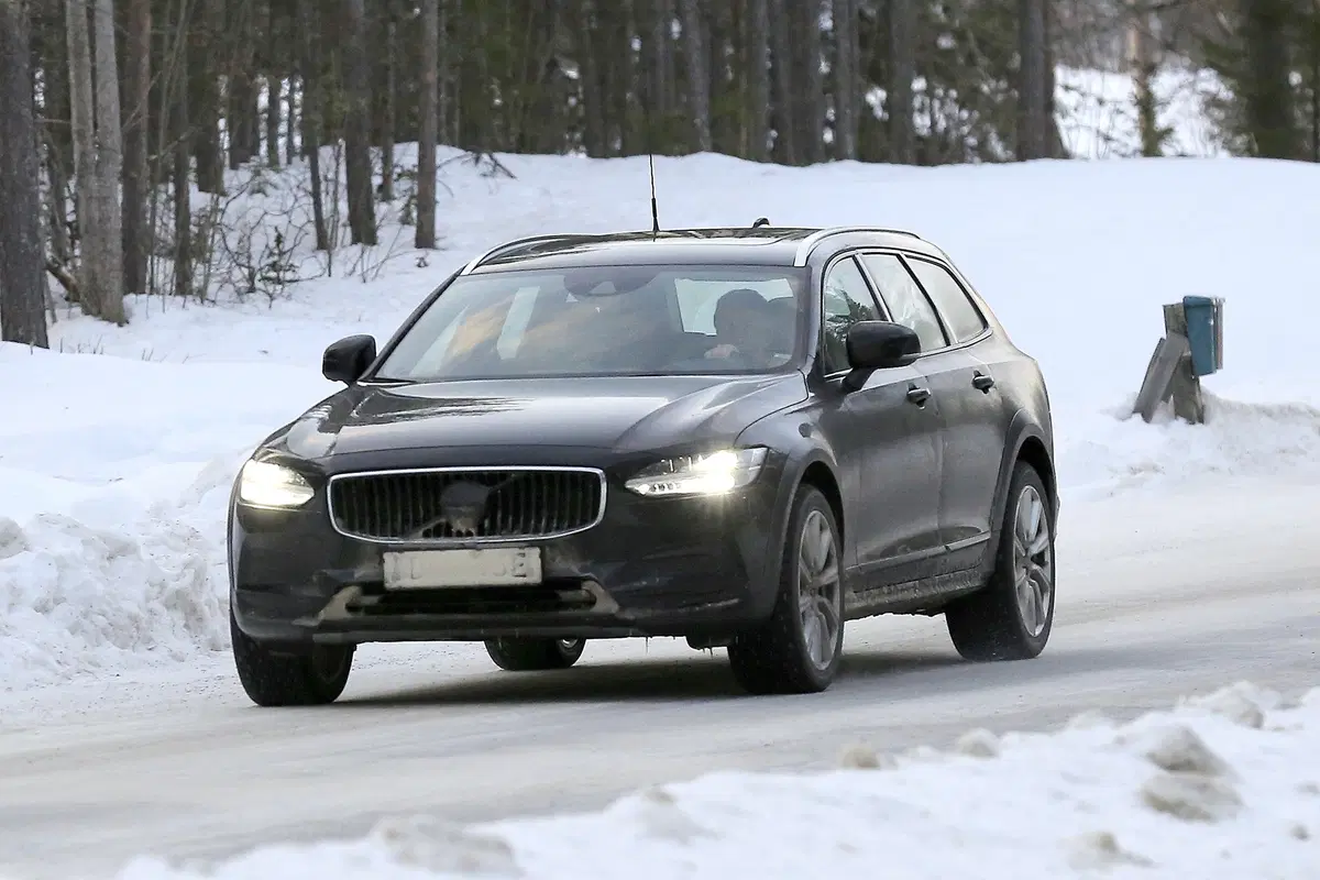 Volvo V90, V90 Cross Country e S90, le foto spia (15)