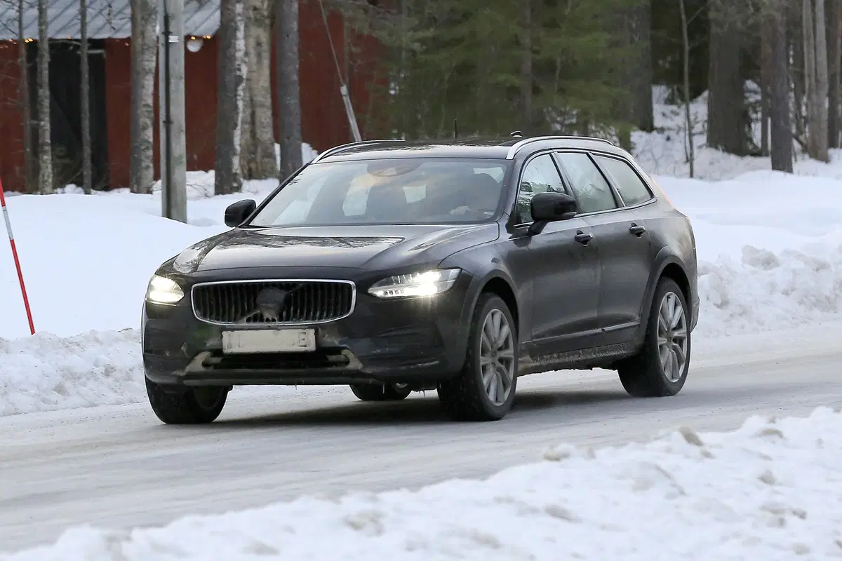 Volvo V90, V90 Cross Country e S90, le foto spia (16)