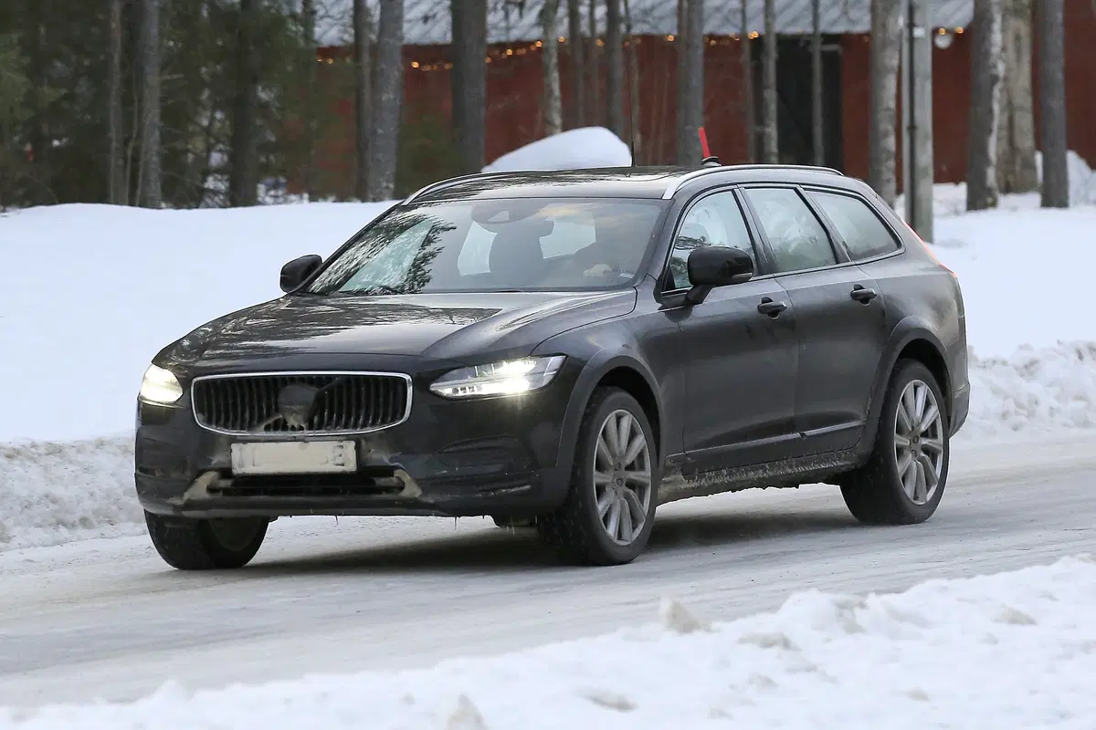 Volvo V90, V90 Cross Country e S90, le foto spia (17)