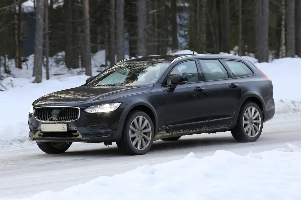 Volvo V90, V90 Cross Country e S90, le foto spia (18)
