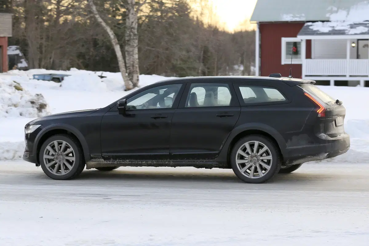 Volvo V90, V90 Cross Country e S90, le foto spia (21)