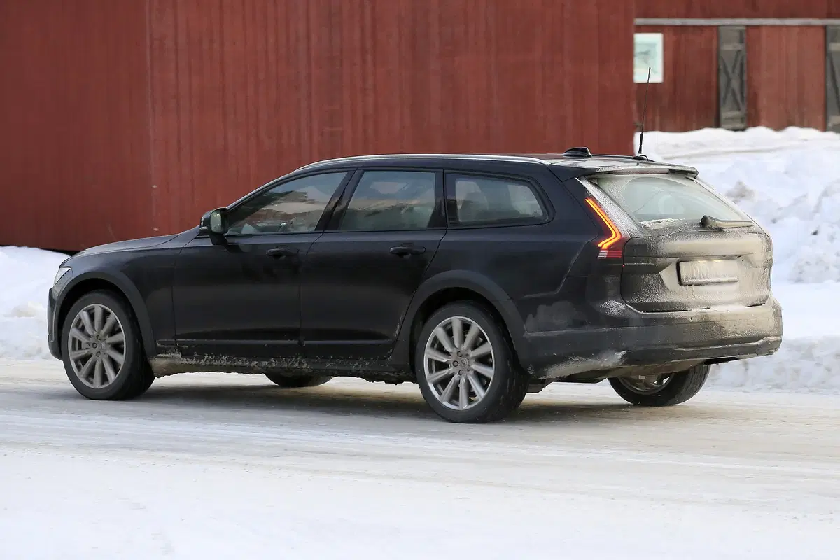Volvo V90, V90 Cross Country e S90, le foto spia (20)