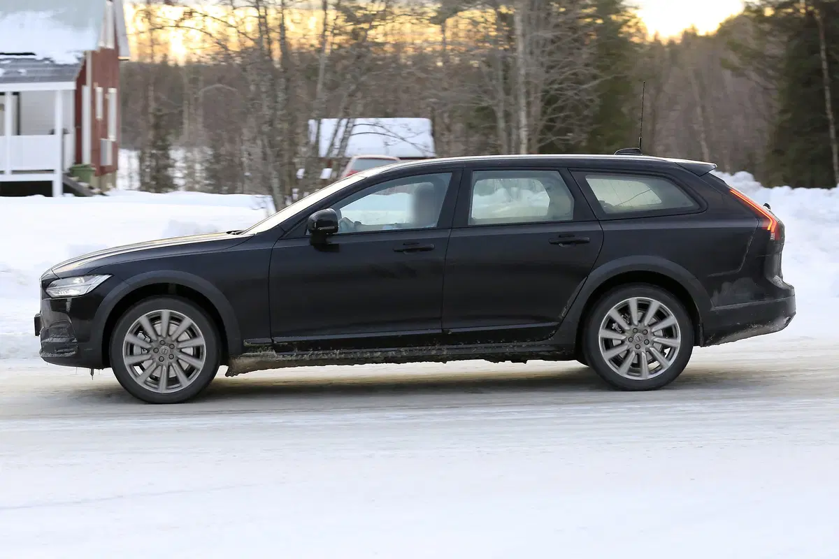 Volvo V90, V90 Cross Country e S90, le foto spia (22)