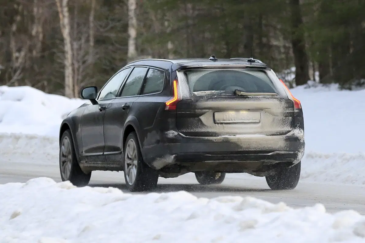 Volvo V90, V90 Cross Country e S90, le foto spia (24)