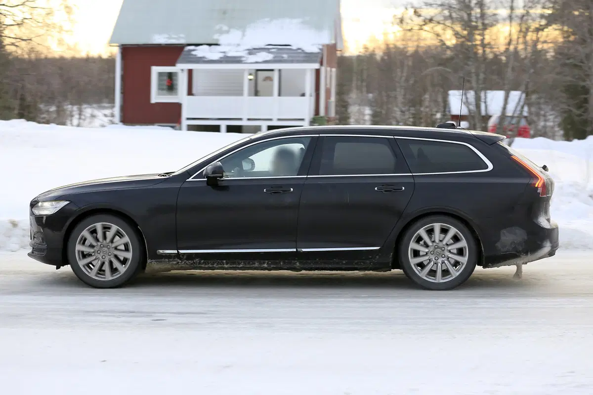 Volvo V90, V90 Cross Country e S90, le foto spia (29)