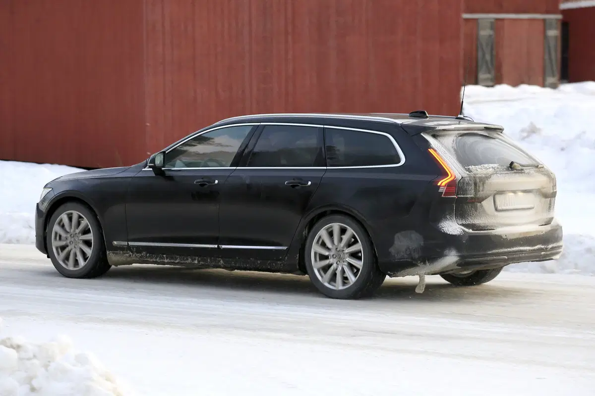 Volvo V90, V90 Cross Country e S90, le foto spia (31)