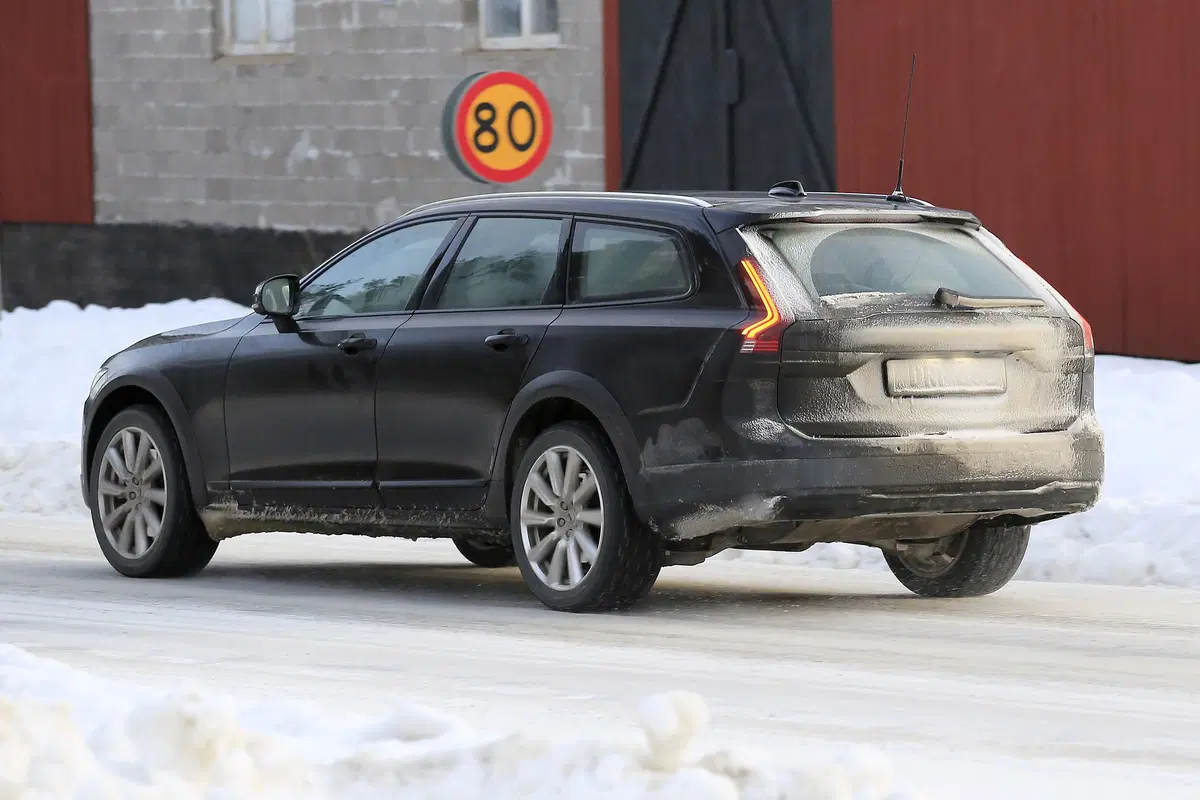 Volvo V90, V90 Cross Country e S90, le foto spia (32)