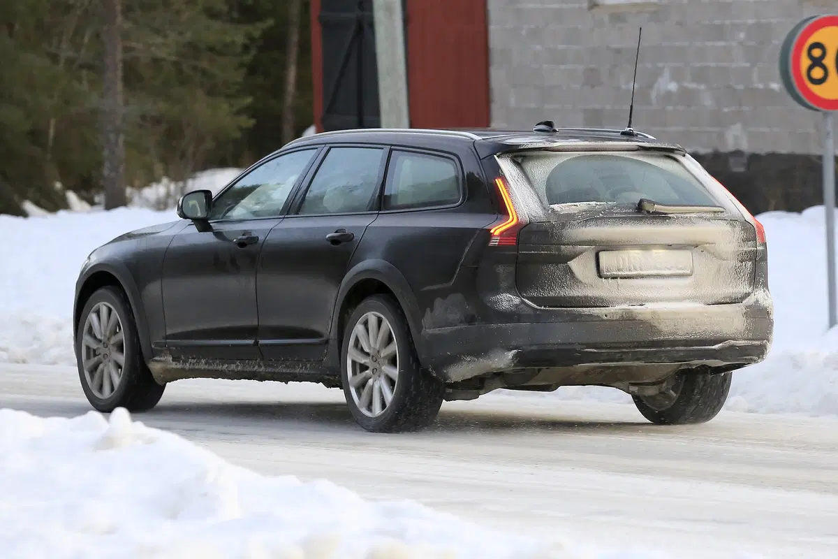 Volvo V90, V90 Cross Country e S90, le foto spia (33)