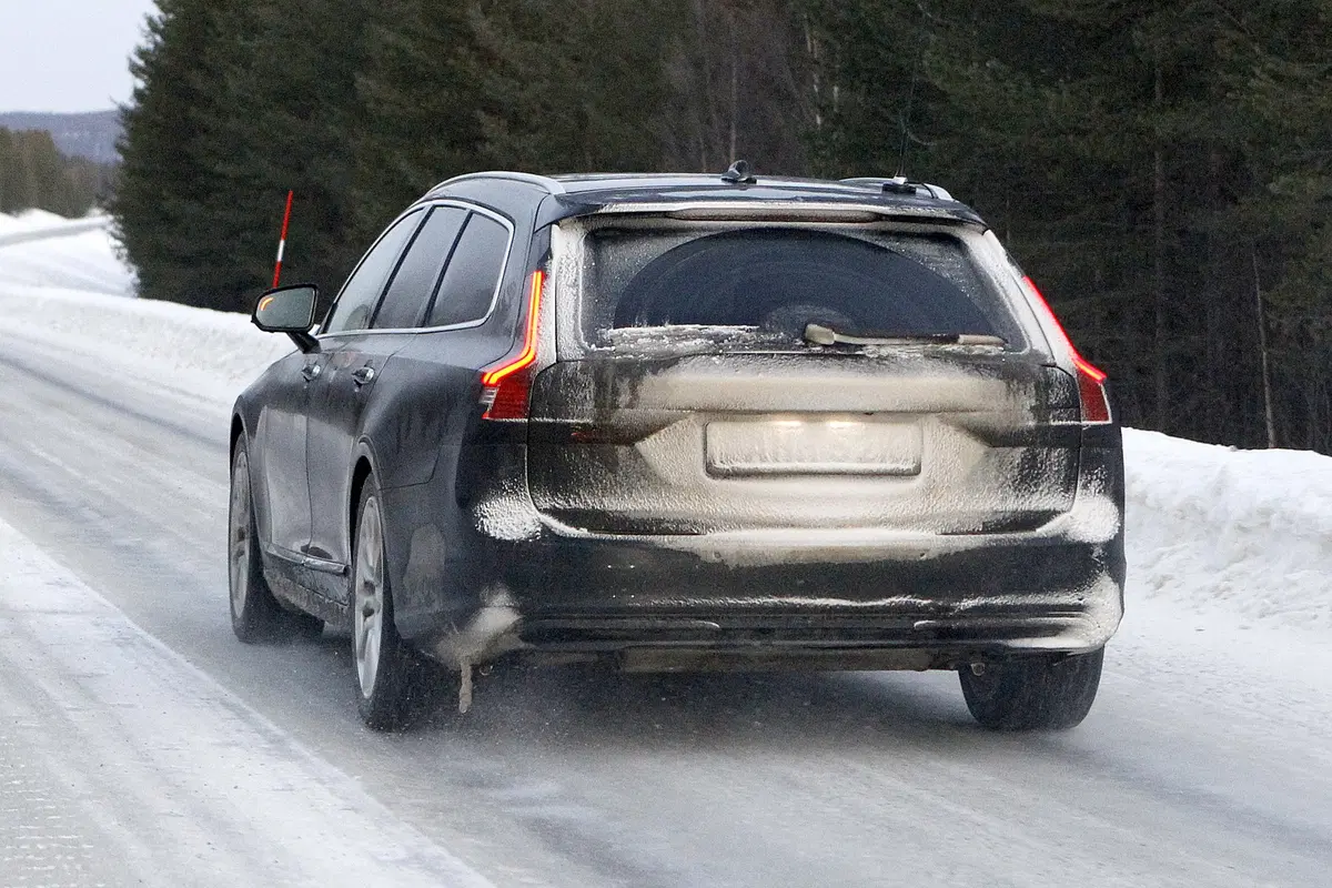 Volvo V90, V90 Cross Country e S90, le foto spia (34)