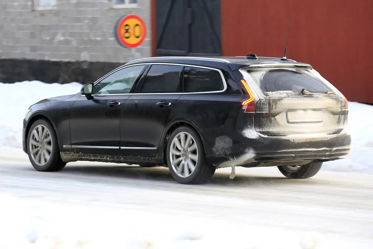 Volvo V90, V90 Cross Country e S90, le foto spia (35)