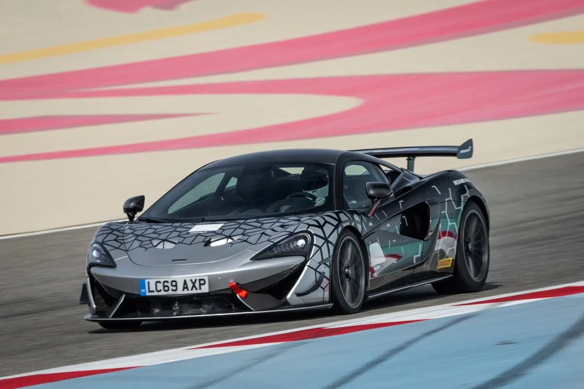 McLaren 620R: prestazioni da GT4... con targa e frecce! (2)
