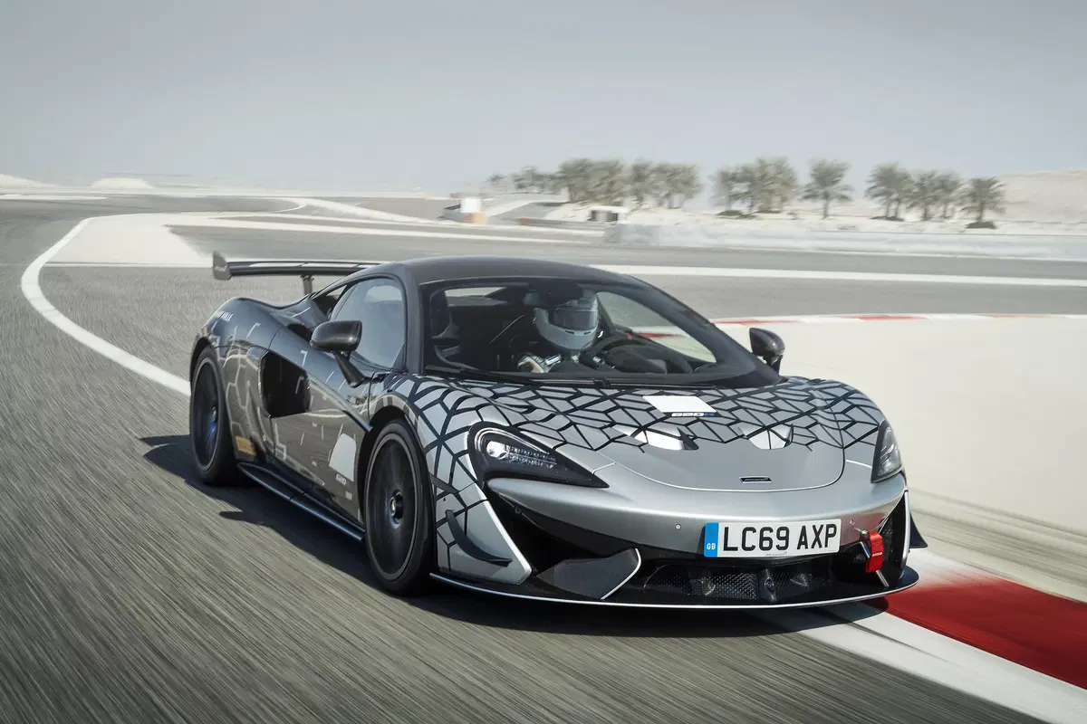 McLaren 620R: prestazioni da GT4... con targa e frecce! (4)