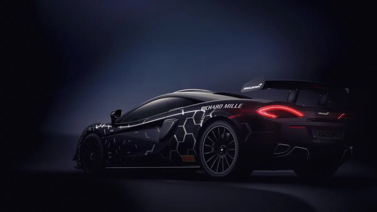 McLaren 620R: prestazioni da GT4... con targa e frecce! (6)