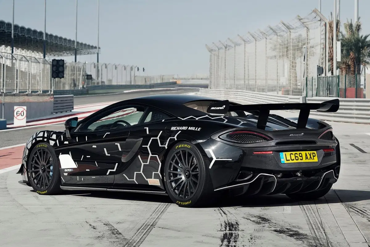 McLaren 620R: prestazioni da GT4... con targa e frecce! (3)