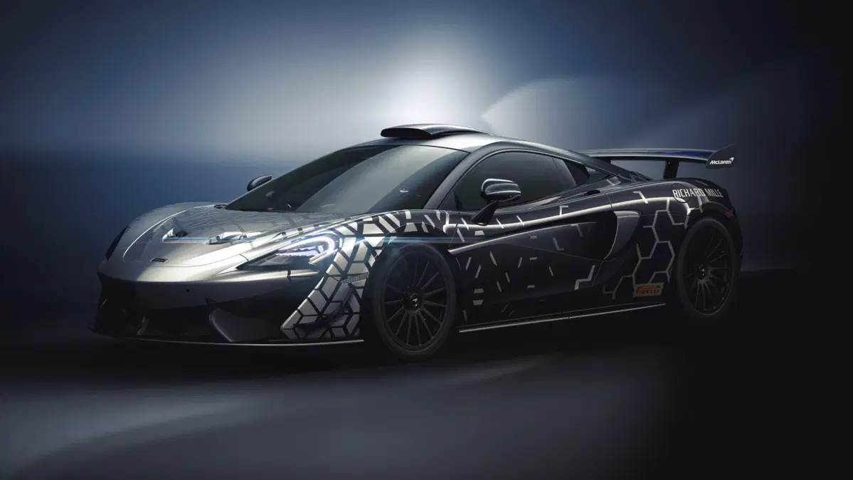McLaren 620R: prestazioni da GT4... con targa e frecce! (9)