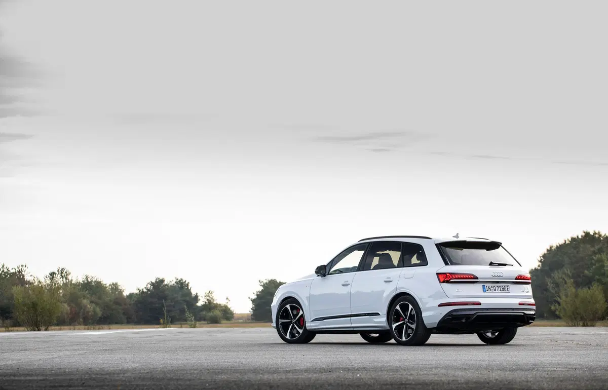 Audi Q7 TFSI e quattro: ibrido plug-in da 456 CV o 381 CV (4)