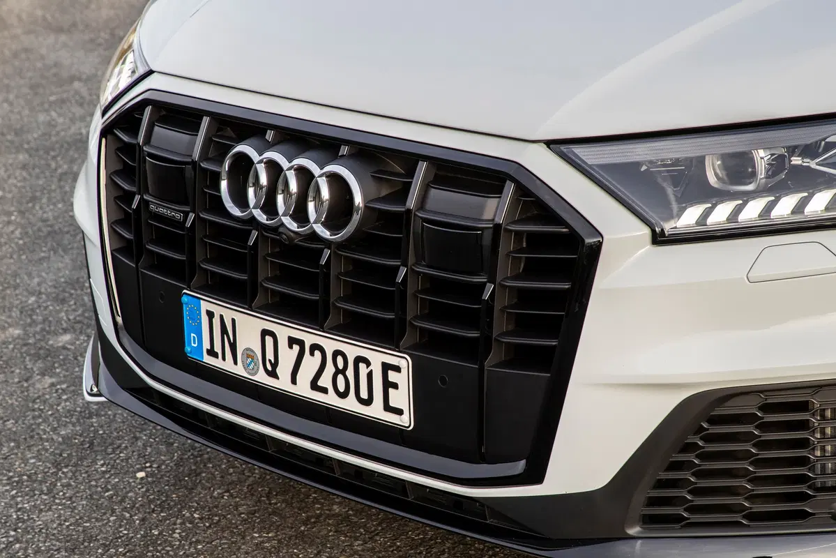 Audi Q7 TFSI e quattro: ibrido plug-in da 456 CV o 381 CV (6)