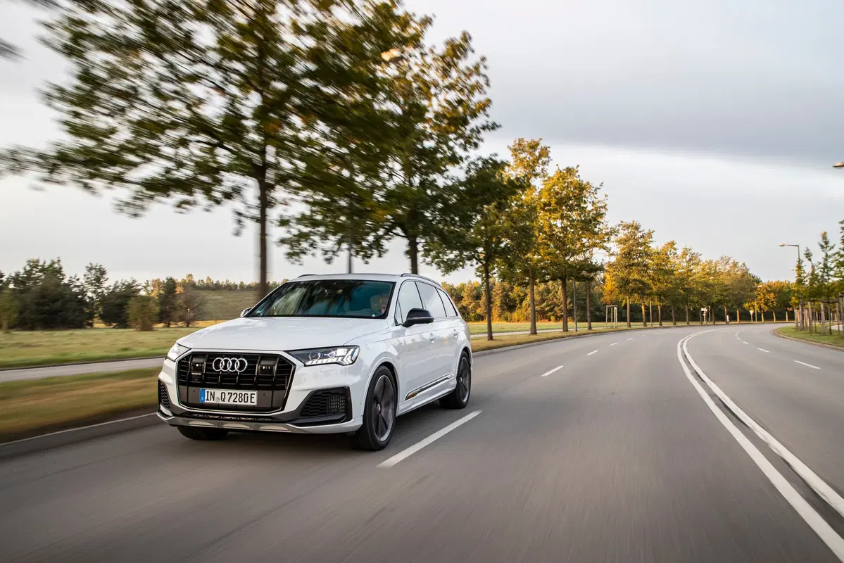 Audi Q7 TFSI e quattro: ibrido plug-in da 456 CV o 381 CV (9)