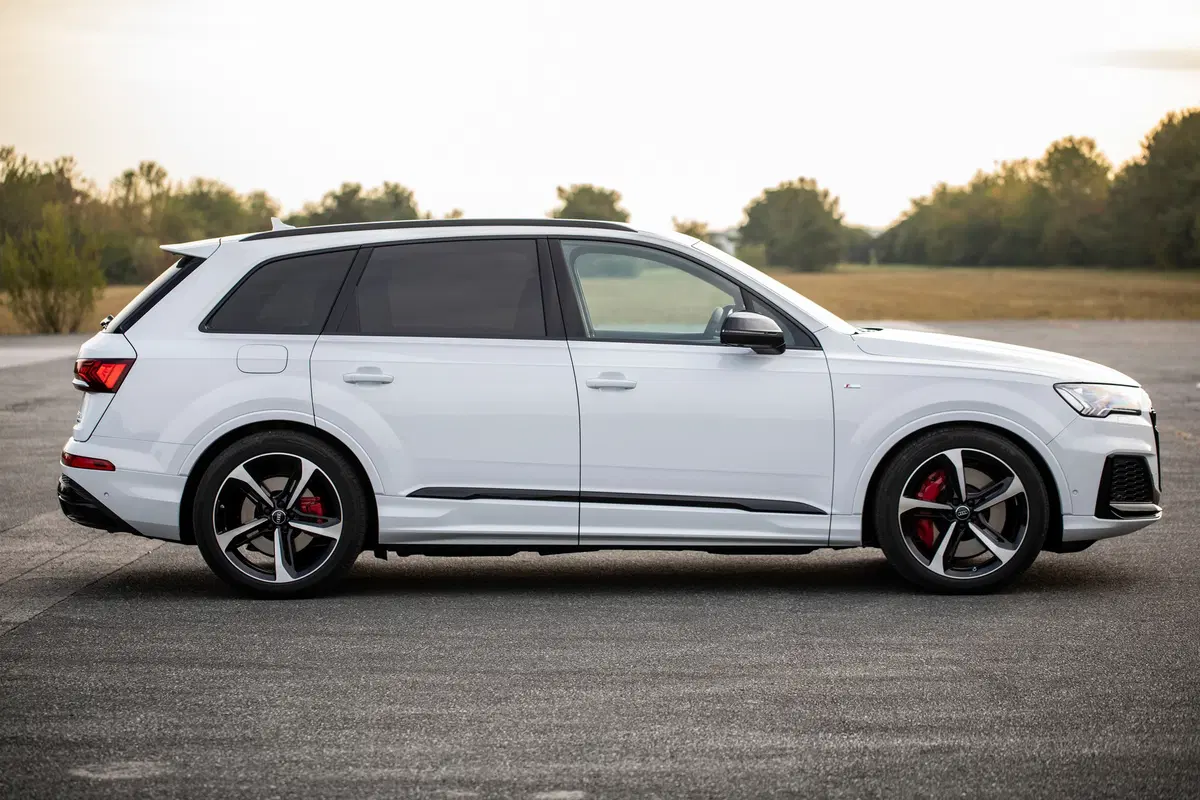 Audi Q7 TFSI e quattro: ibrido plug-in da 456 CV o 381 CV (11)