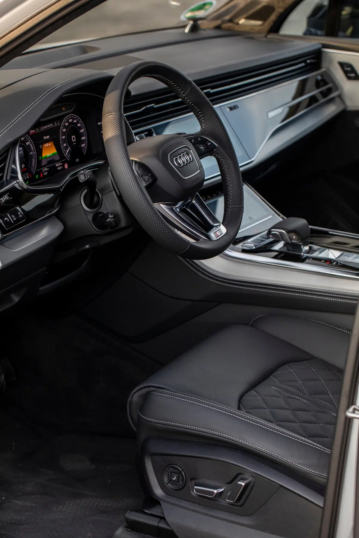 Audi Q7 TFSI e quattro: ibrido plug-in da 456 CV o 381 CV (8)
