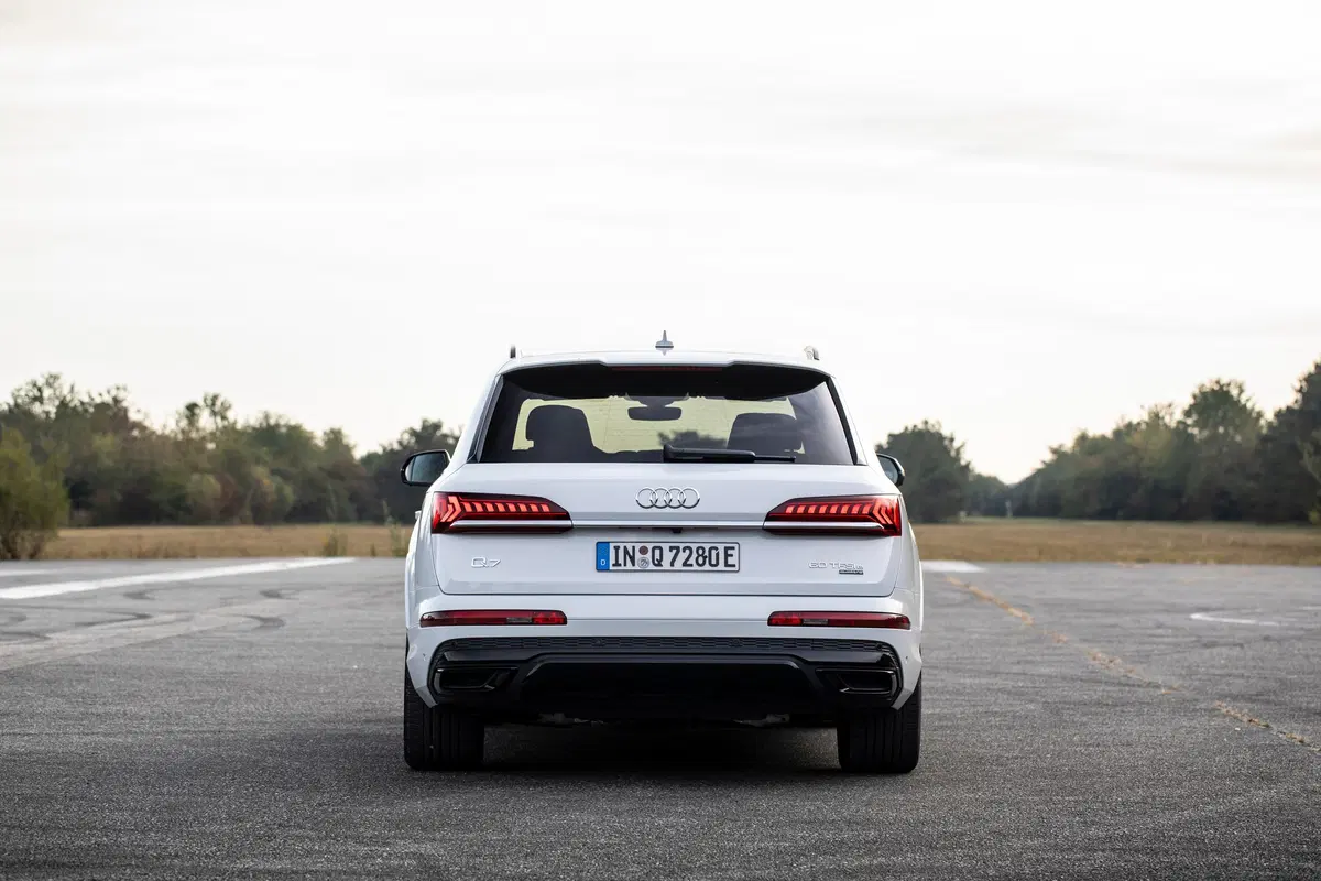 Audi Q7 TFSI e quattro: ibrido plug-in da 456 CV o 381 CV (5)