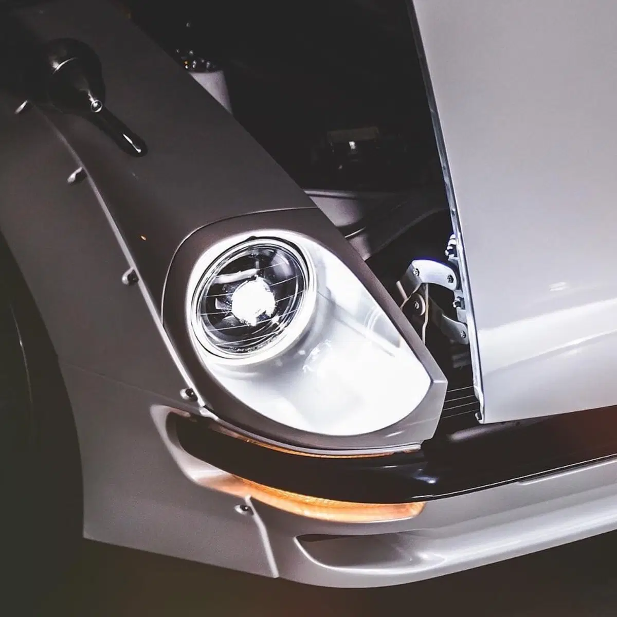 Datsun 240Z: 600 CV e stile da vendere in salsa retrò (7)