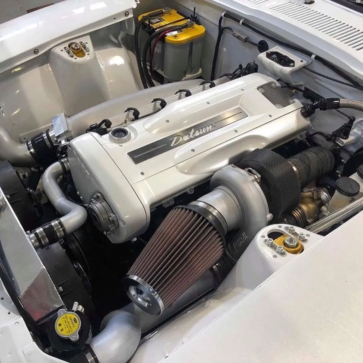 Datsun 240Z: 600 CV e stile da vendere in salsa retrò (8)