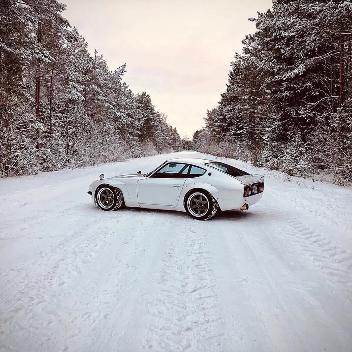 Datsun 240Z: 600 CV e stile da vendere in salsa retrò (3)