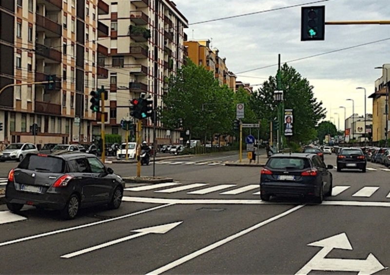 Svolta da corsia errata? Multati. Anche con il verde