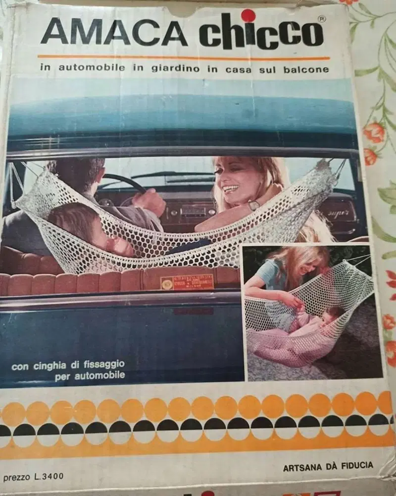 Un'amaca per bambini degli anni '70 che si poteva installare anche in auto