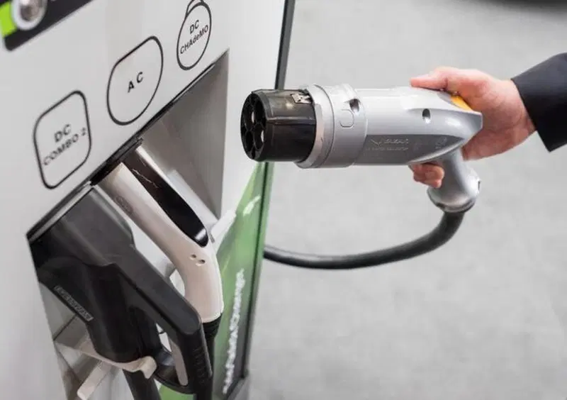 Auto elettriche: anche l'Italia tra i Paesi del maxi-investimento europeo per le batterie