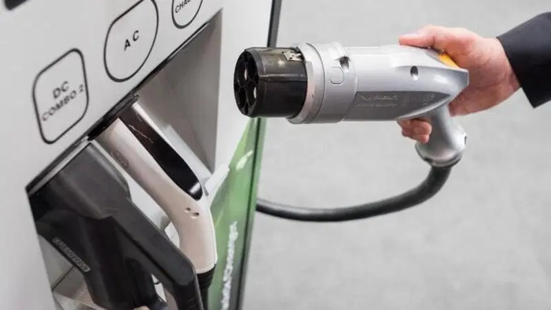 Auto elettriche: anche l'Italia tra i Paesi del maxi-investimento europeo per le batterie