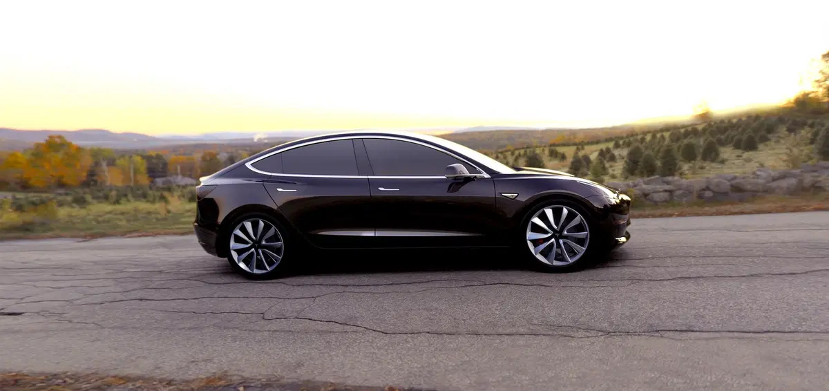Tesla Model 3, in Italia costa 59.600 euro (5)