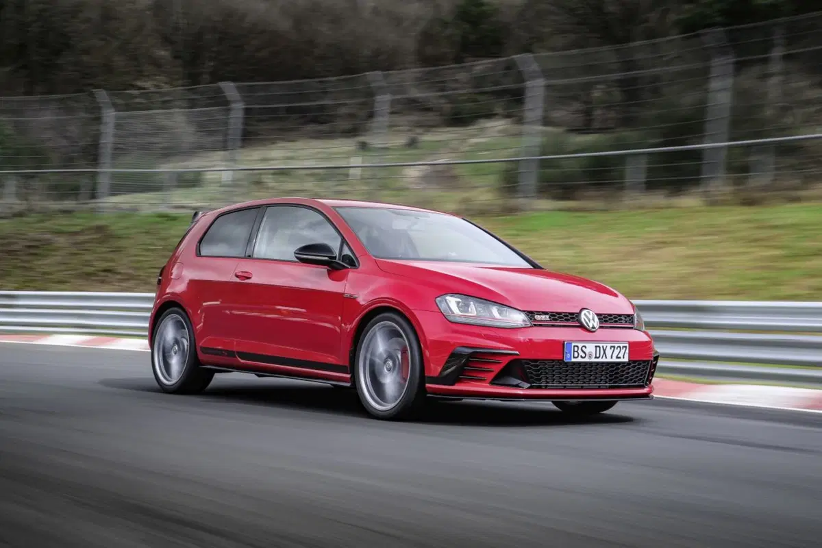 Volkswagen Golf GTI Clubsport S, è già da record