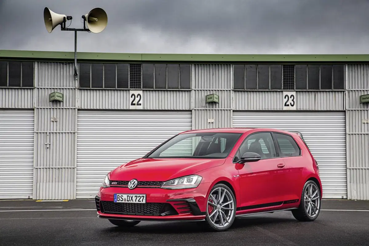 Volkswagen Golf GTI Clubsport S, è già da record (2)