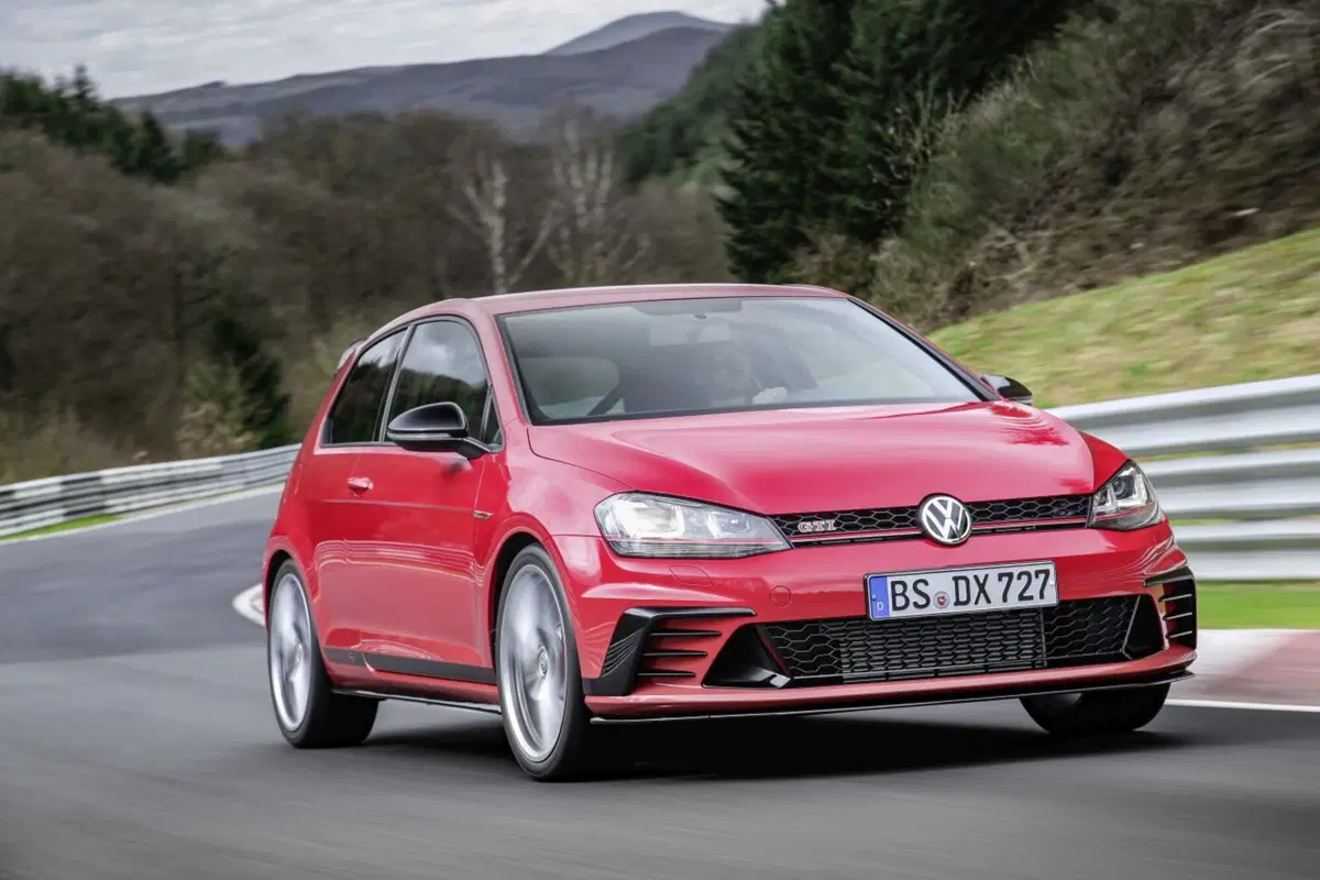 Volkswagen Golf GTI Clubsport S, è già da record (3)