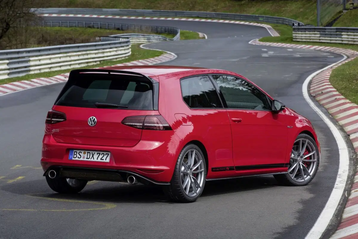 Volkswagen Golf GTI Clubsport S, è già da record (6)