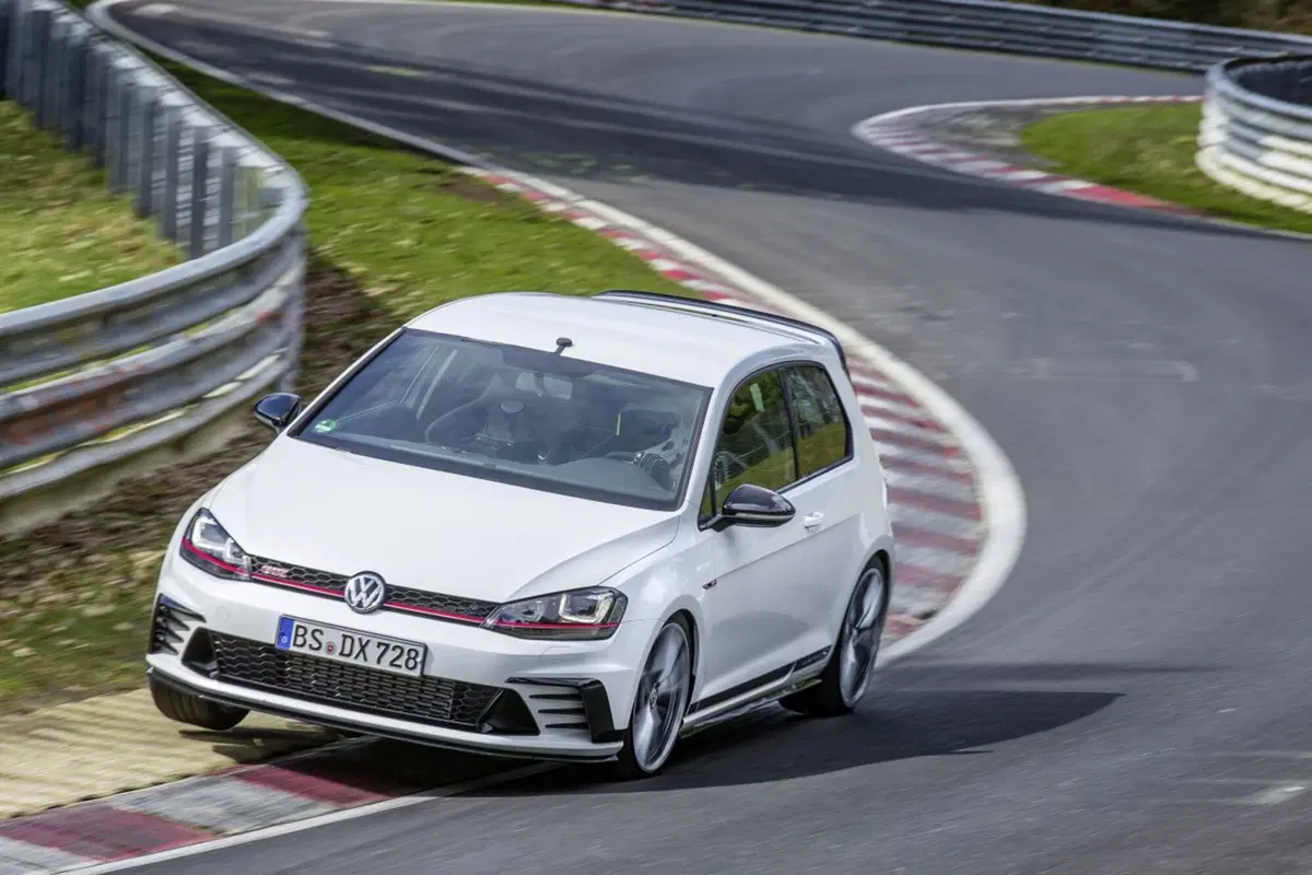 Volkswagen Golf GTI Clubsport S, è già da record (8)