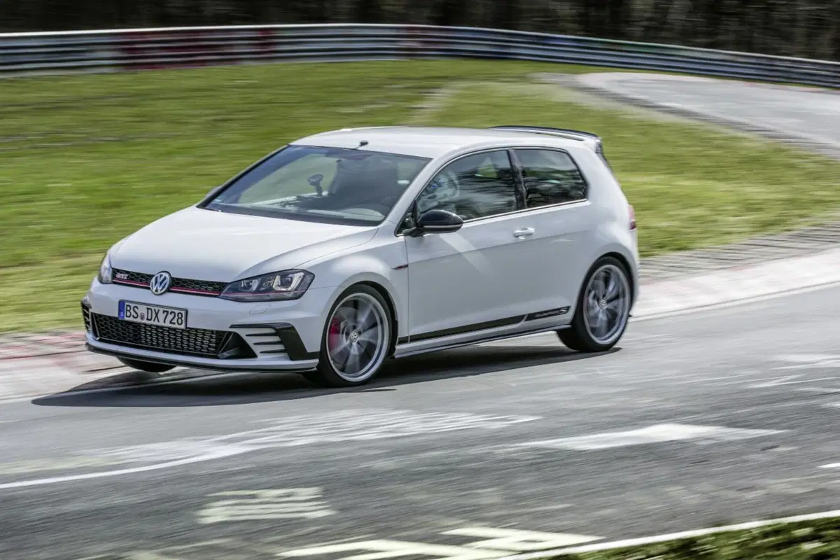 Volkswagen Golf GTI Clubsport S, è già da record (9)