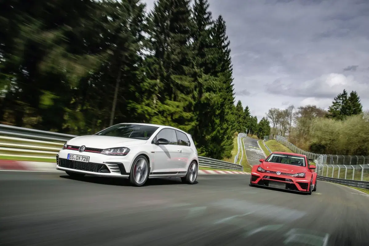 Volkswagen Golf GTI Clubsport S, è già da record (12)