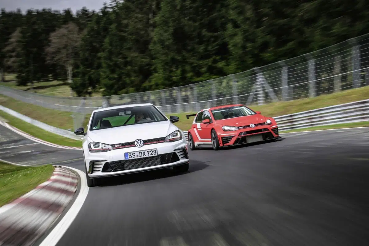 Volkswagen Golf GTI Clubsport S, è già da record (13)