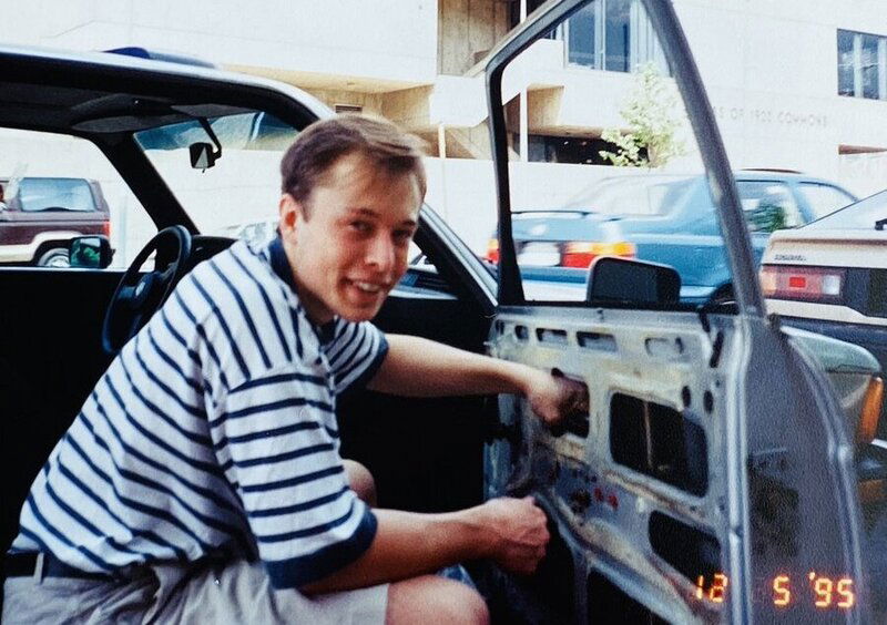 Elon Musk, la foto vintage da vero appassionato di auto