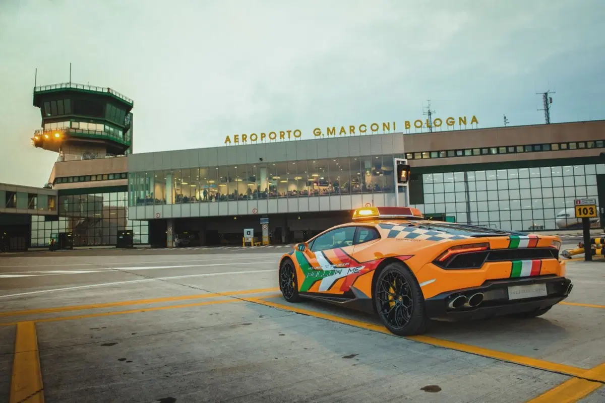 Lamborghini: una Huracan RWD per l’aeroporto di Bologna (7)