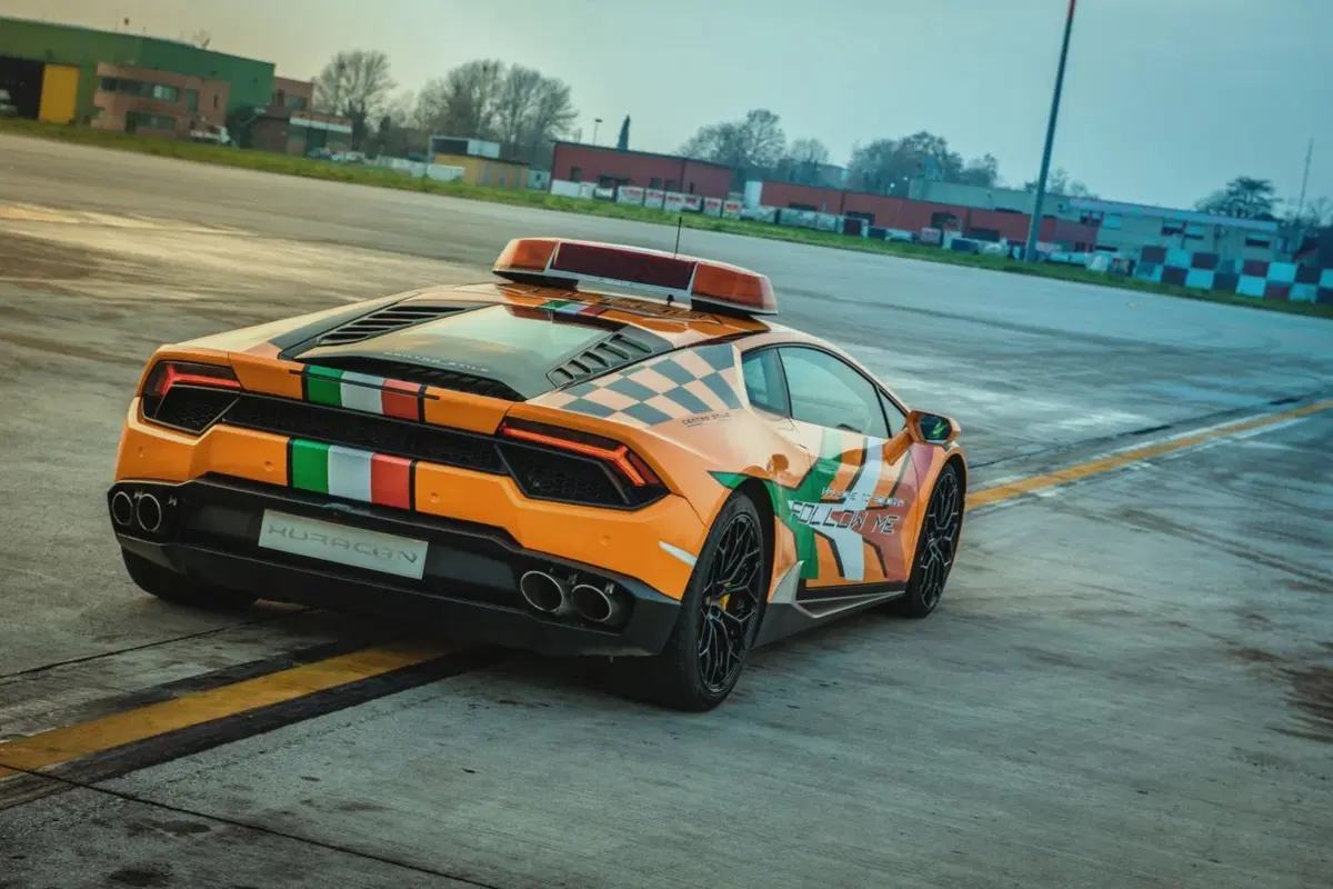 Lamborghini: una Huracan RWD per l’aeroporto di Bologna (8)