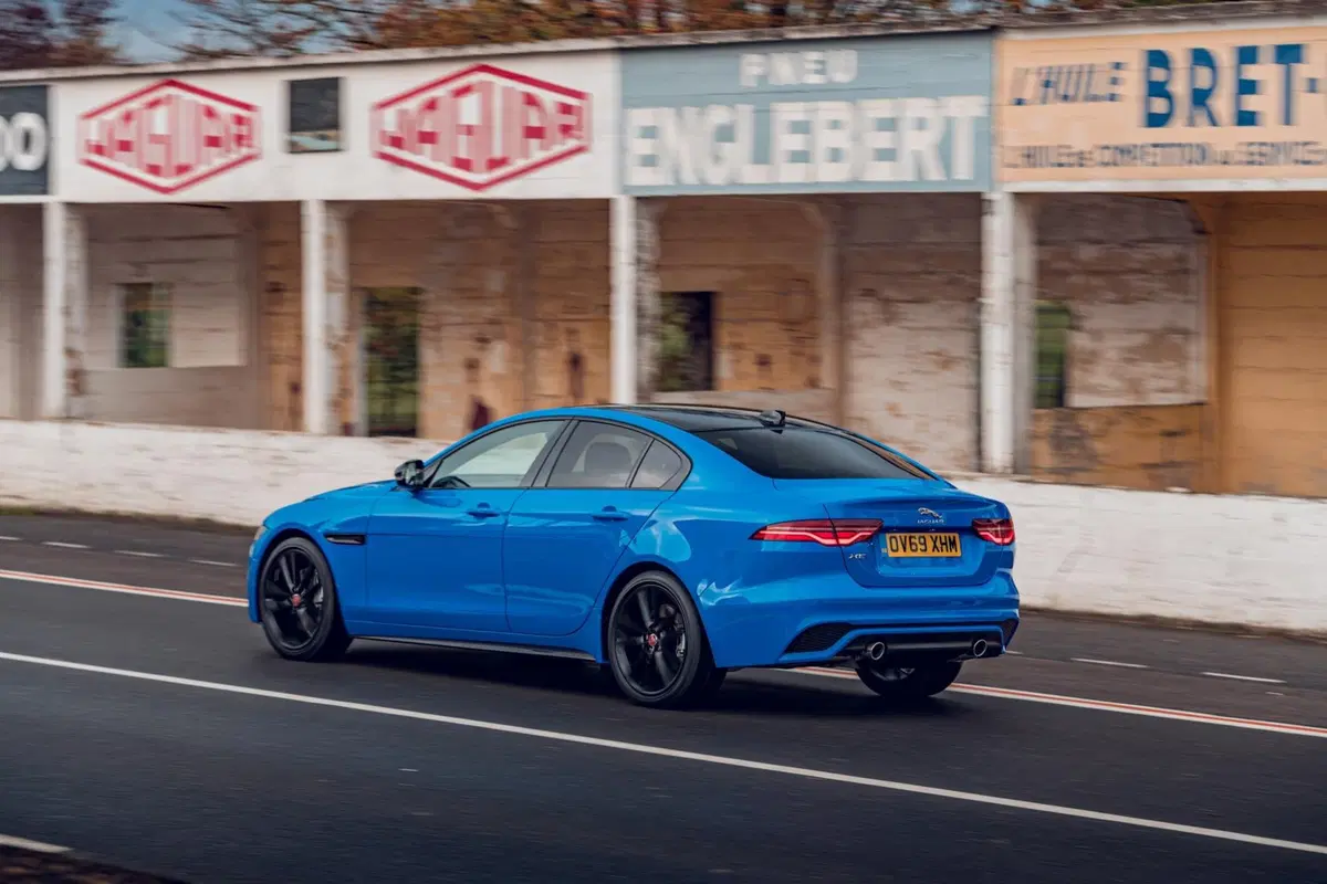 Jaguar XE Reims Edition: colorazione iconica per 200 esemplari (2)