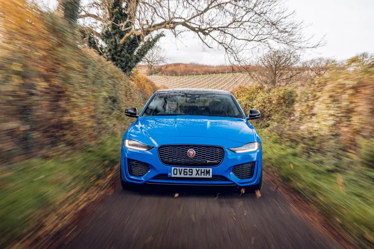 Jaguar XE Reims Edition: colorazione iconica per 200 esemplari (3)