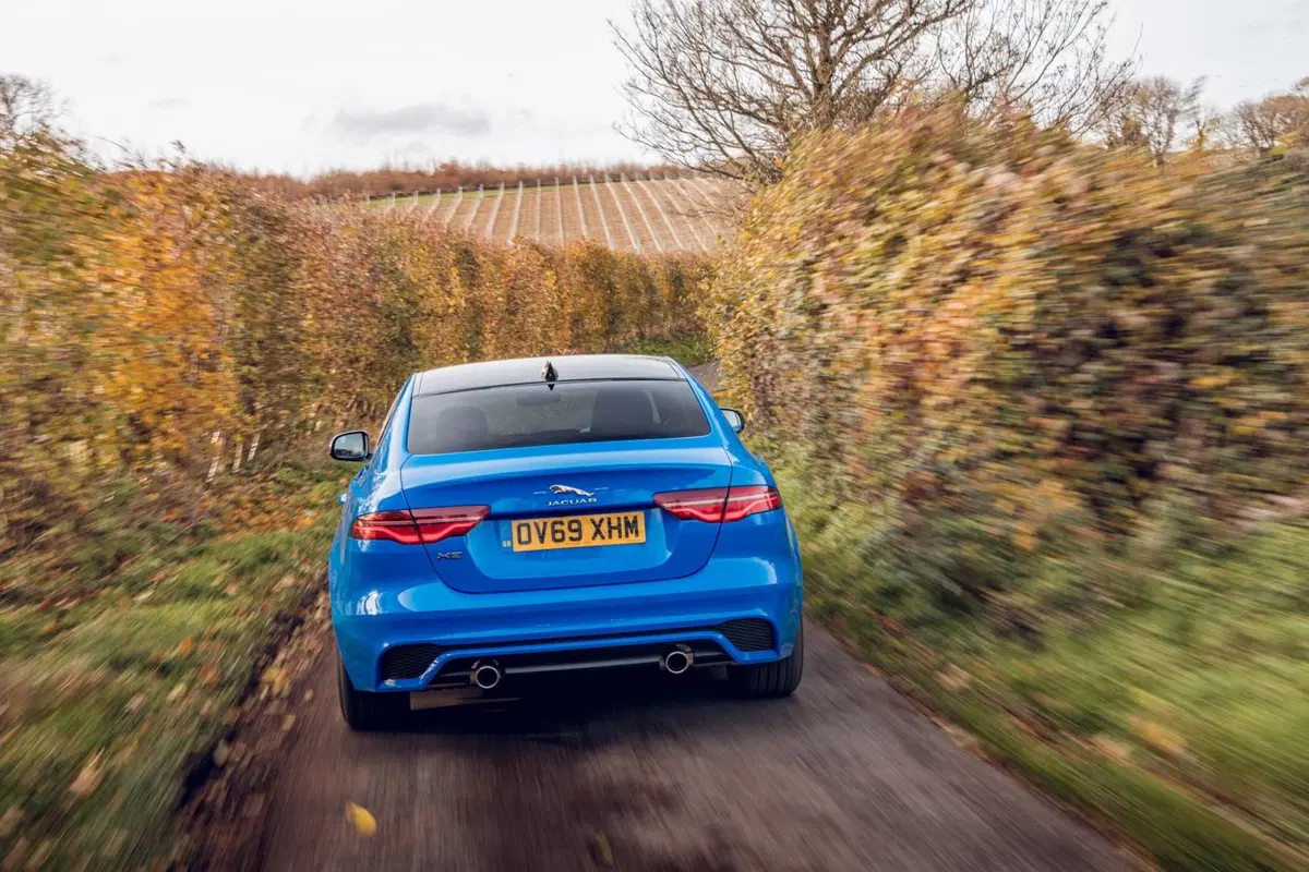 Jaguar XE Reims Edition: colorazione iconica per 200 esemplari (13)
