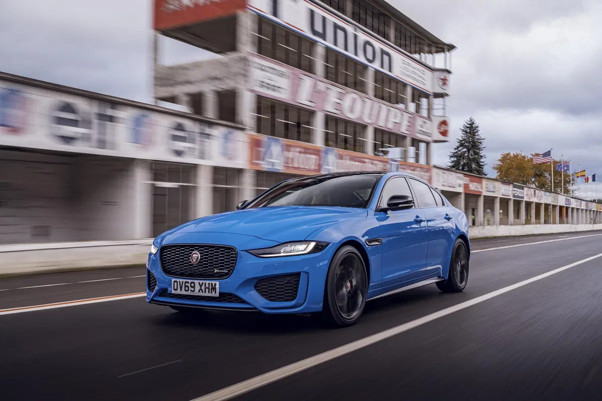 Jaguar XE Reims Edition: colorazione iconica per 200 esemplari (14)