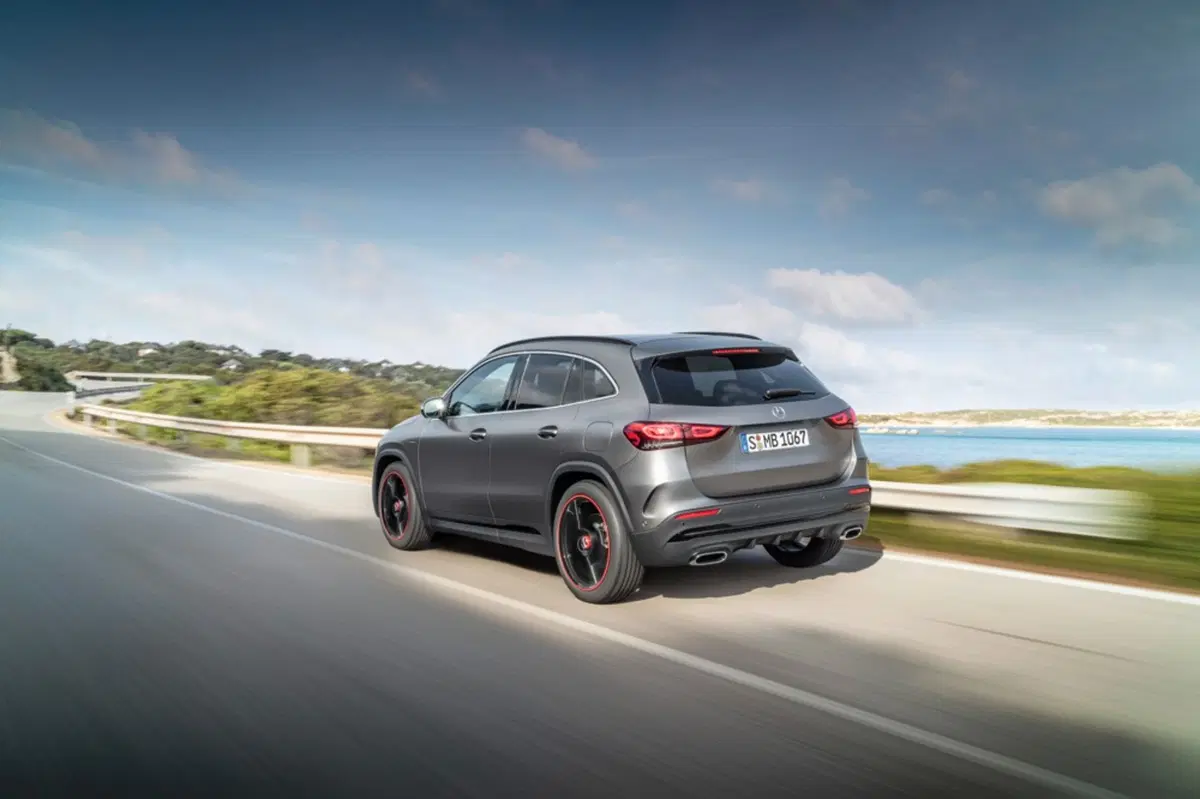 Nuova Mercedes GLA: ora è un po’ più SUV (6)