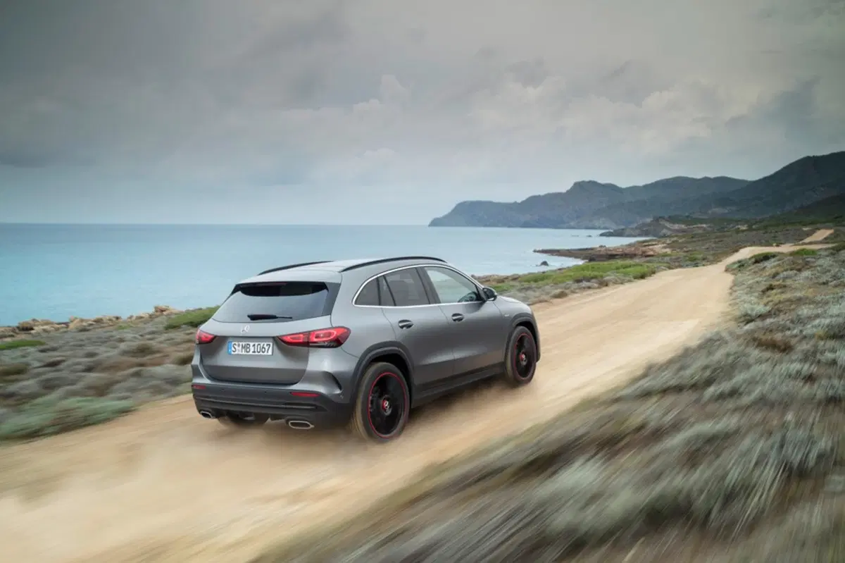 Nuova Mercedes GLA: ora è un po’ più SUV (12)